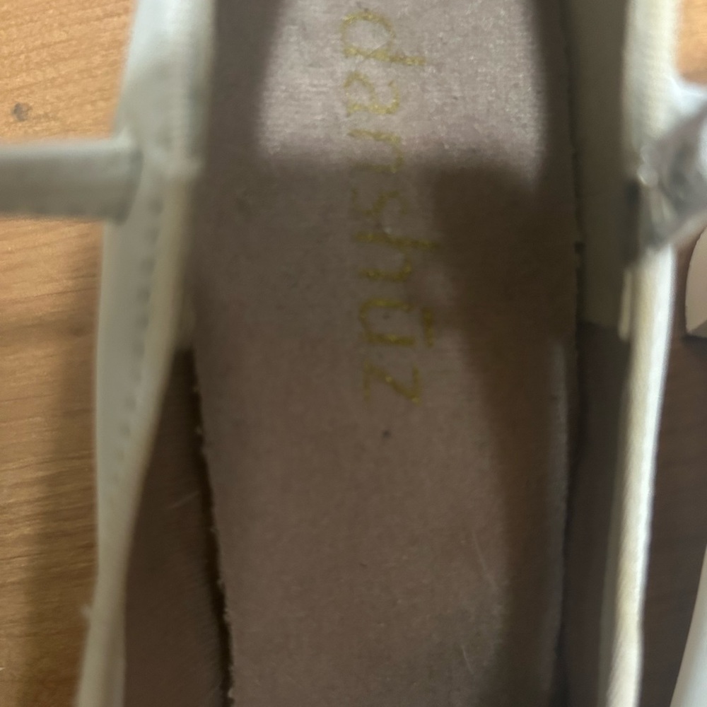 Shoes ' - Picture 2 of 4